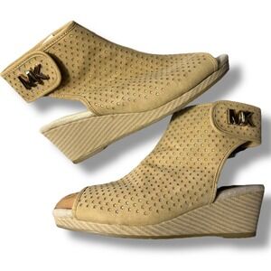 Michael Kors Wedges heels boots beige Cate Foe Sand Peep Toe Star Accents Sz 5